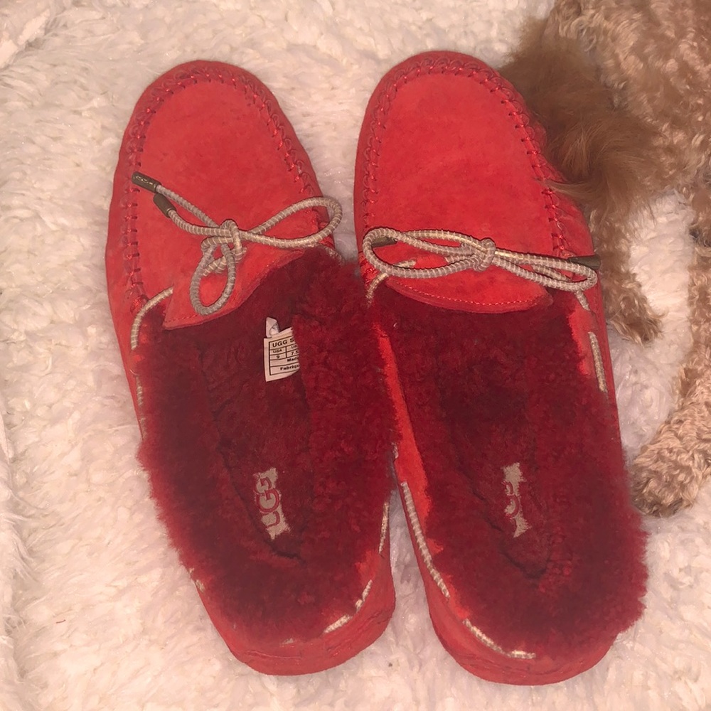 UGG Dakota Swirl Heart Moccasins- gently worn